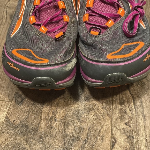 Altra Timp Trail Running Shoe Grey, Fuchsia, and Orange size 10 - Picture 3 of 8